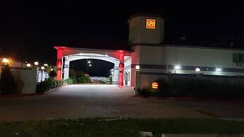 Palace Inn Hwy 6 North & Clay Rd