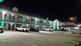 Palace Inn Hwy 6 North & Clay Rd