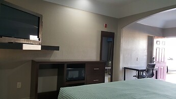 Palace Inn Hwy 6 North & Clay Rd