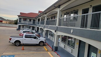 Palace Inn Hwy 6 North & Clay Rd