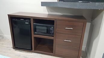 Palace Inn Hwy 6 North & Clay Rd