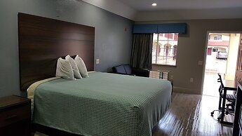 Palace Inn Hwy 6 North & Clay Rd