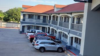 Palace Inn Hwy 6 North & Clay Rd