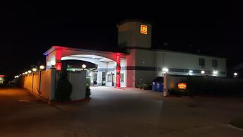 Palace Inn Hwy 6 North & Clay Rd