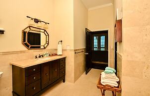 La Mouette Cable Beach Bahamian Villa