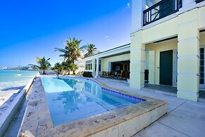 La Mouette Cable Beach Bahamian Villa