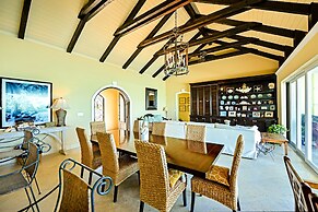 La Mouette Cable Beach Bahamian Villa