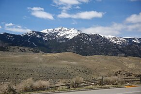 The Roosevelt Hotel - Yellowstone