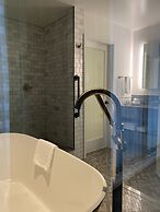 EXchange Hotel Vancouver