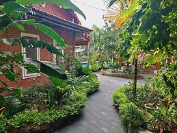Ninh Binh Mountain Side Homestay & Cafe