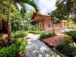 Ninh Binh Mountain Side Homestay & Cafe