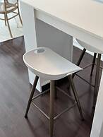 GLOBALSTAY. Maple Leaf Square