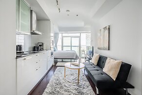 GLOBALSTAY. Maple Leaf Square