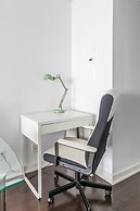 GLOBALSTAY. Maple Leaf Square