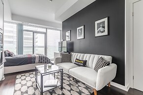 GLOBALSTAY. Maple Leaf Square