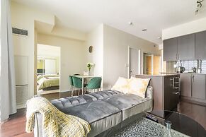 GLOBALSTAY. Maple Leaf Square