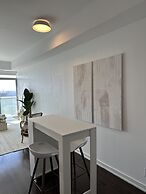 GLOBALSTAY. Maple Leaf Square