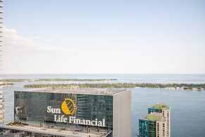 GLOBALSTAY. Maple Leaf Square