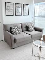 GLOBALSTAY. Maple Leaf Square