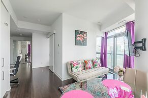 GLOBALSTAY. Maple Leaf Square