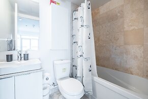 GLOBALSTAY. Maple Leaf Square