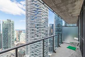 GLOBALSTAY. Maple Leaf Square