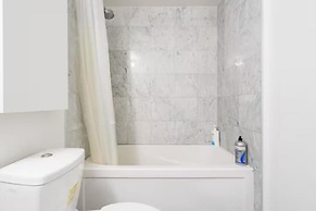 GLOBALSTAY. Maple Leaf Square