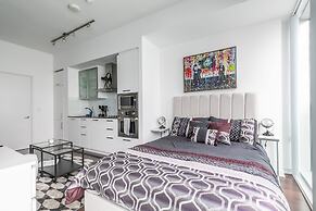 GLOBALSTAY. Maple Leaf Square