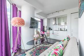 GLOBALSTAY. Maple Leaf Square