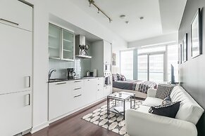 GLOBALSTAY. Maple Leaf Square