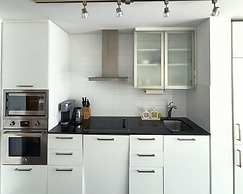 GLOBALSTAY. Maple Leaf Square