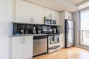 GLOBALSTAY. Maple Leaf Square