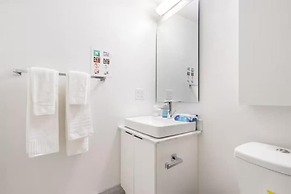 GLOBALSTAY. Maple Leaf Square