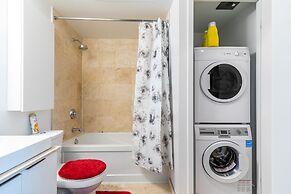 GLOBALSTAY. Maple Leaf Square