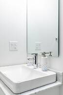 GLOBALSTAY. Maple Leaf Square