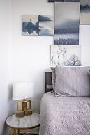 GLOBALSTAY. Maple Leaf Square