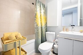 GLOBALSTAY. Maple Leaf Square