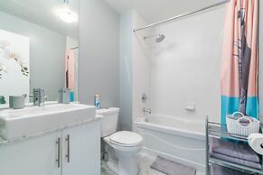 GLOBALSTAY. Maple Leaf Square