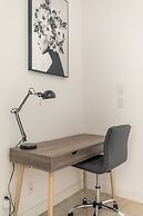 GLOBALSTAY. Maple Leaf Square