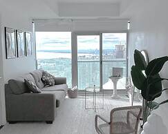 GLOBALSTAY. Maple Leaf Square