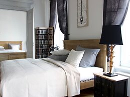 Leon Apartments