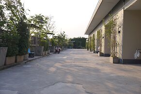 S Ville Resort