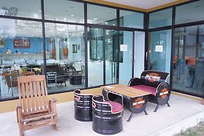 C2U Hotel Uthai Thani - Adults Only