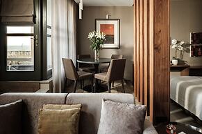 1926 Le Parisot Boutique Suites