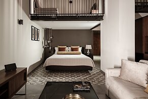 1926 Le Parisot Boutique Suites