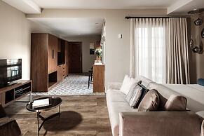 1926 Le Parisot Boutique Suites