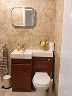 Two bedrooms self-contained flat with Free Parking - Flat 2