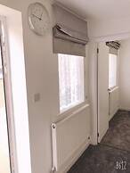 Two bedrooms self-contained flat with Free Parking - Flat 2