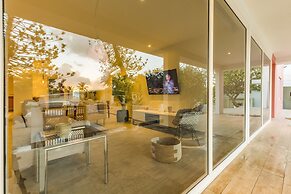 Boca Catalina Modern Villa