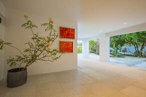 Boca Catalina Modern Villa